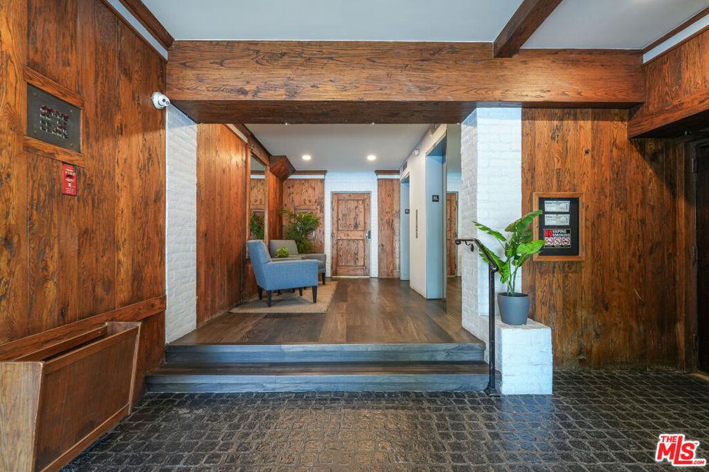 Image 27 of property listing at 532 N Rossmore Avenue 108, Los Angeles, CA 90004