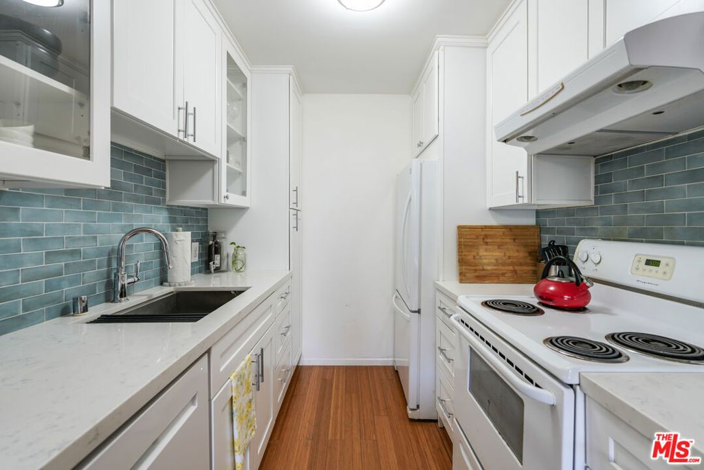 Image 6 of property listing at 532 N Rossmore Avenue 108, Los Angeles, CA 90004