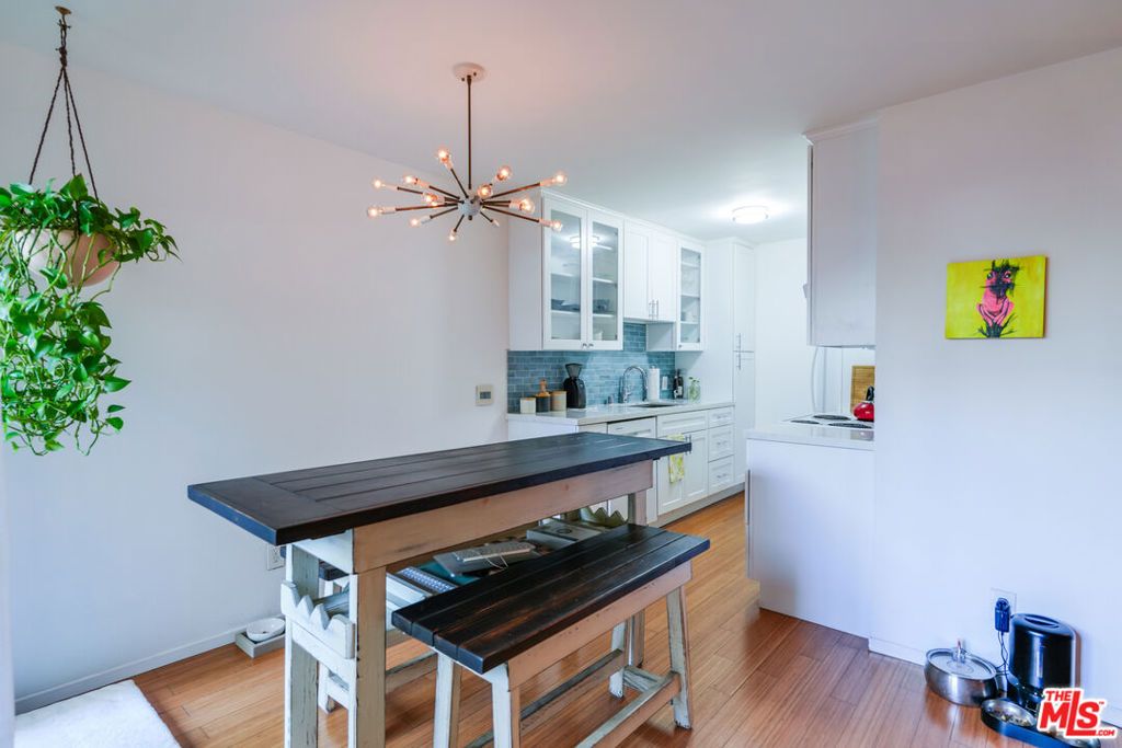 Image 9 of property listing at 532 N Rossmore Avenue 108, Los Angeles, CA 90004