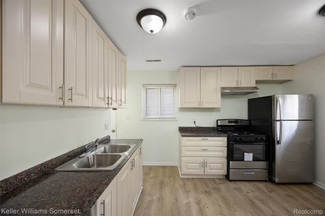 15490 Dixie, Redford Charter Township, MI 48239