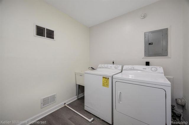 15490 Dixie, Redford Charter Township, MI 48239