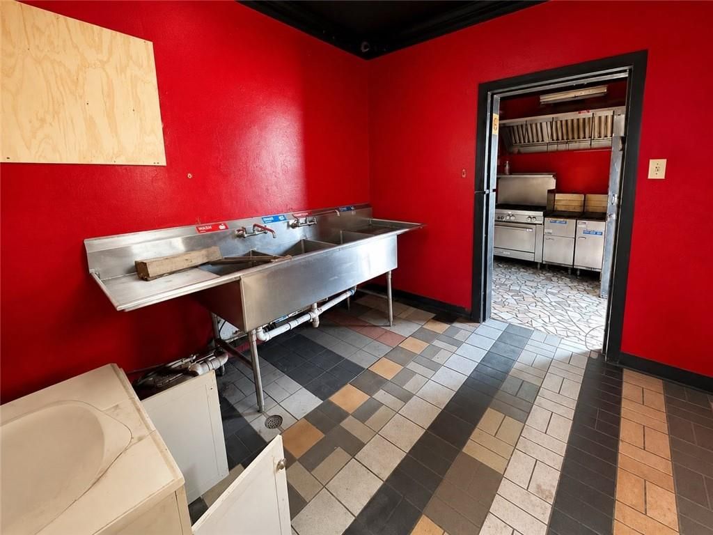 548 Wilson Avenue N, Mobile, AL 36610 — photo 4