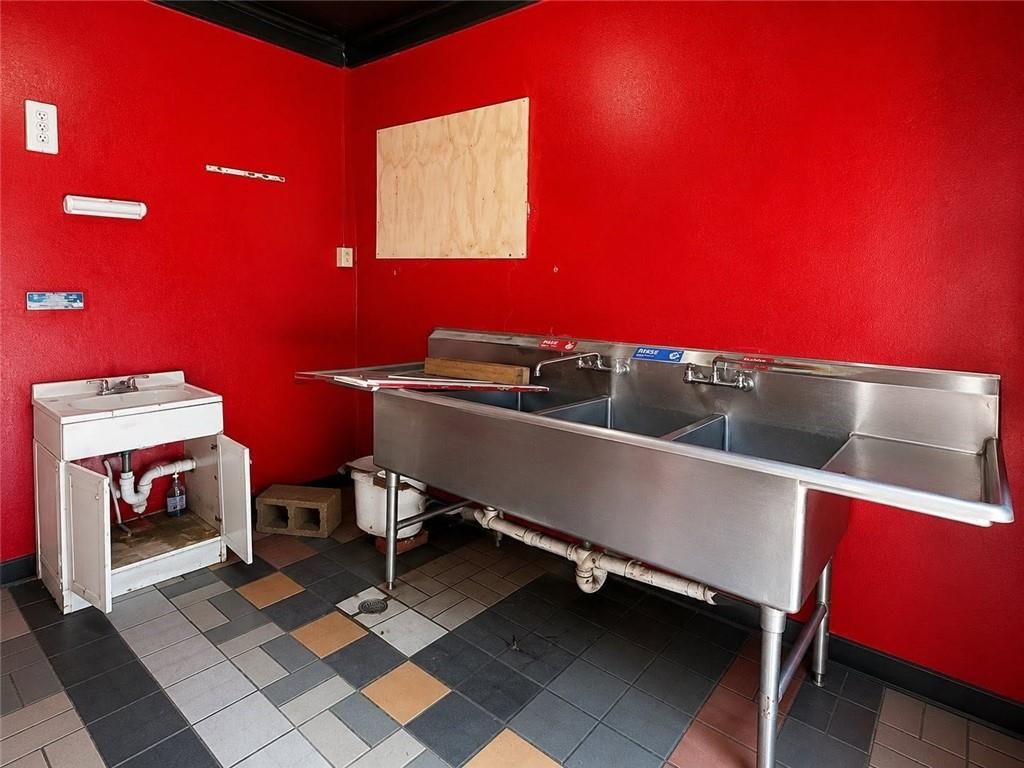 548 Wilson Avenue N, Mobile, AL 36610 — photo 5