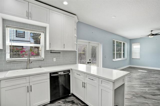 847 NW 127th Ave, Coral Springs, FL 33071