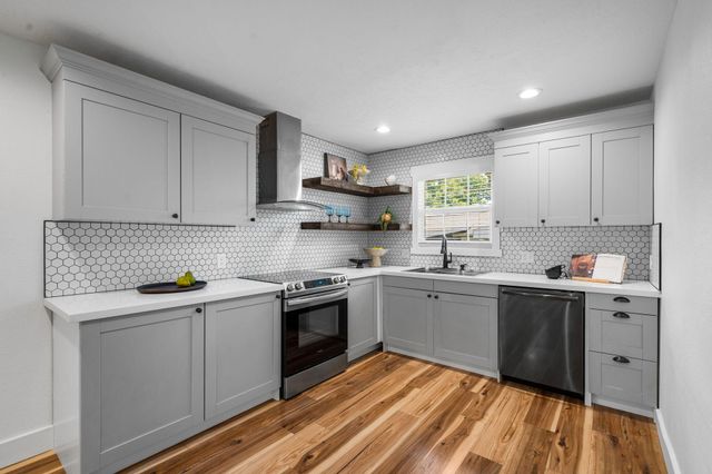 2324 E Huntington Street, Ozark, MO 65721