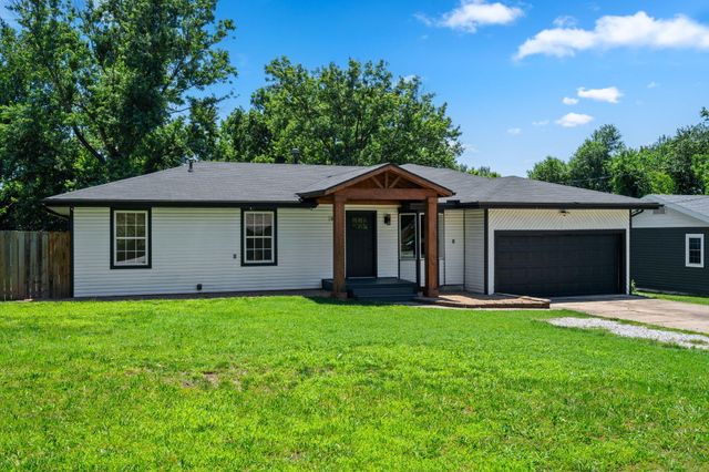 2324 E Huntington Street, Ozark, MO 65721