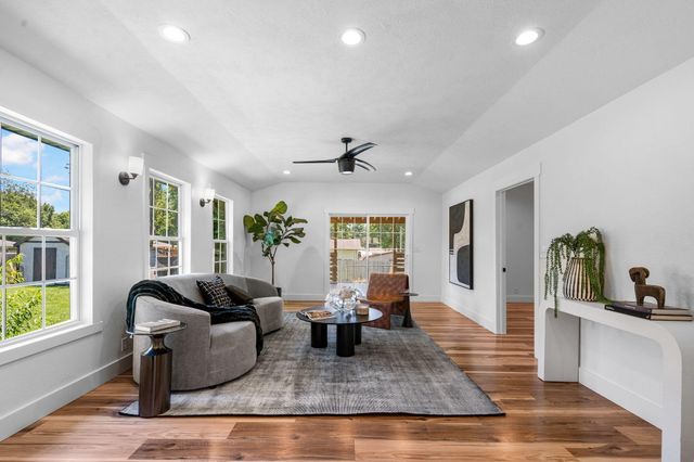 2324 E Huntington Street, Ozark, MO 65721