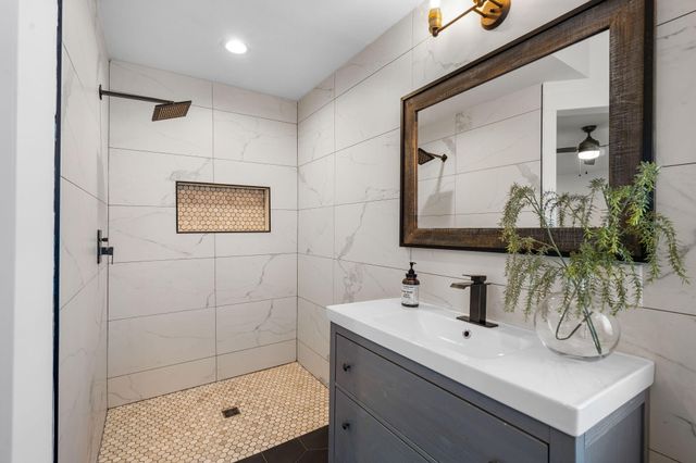 2324 E Huntington Street, Ozark, MO 65721