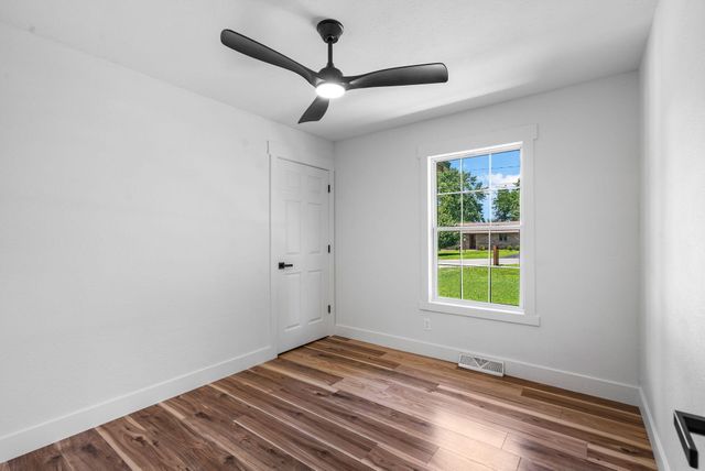 2324 E Huntington Street, Ozark, MO 65721