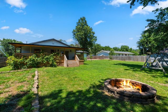 2324 E Huntington Street, Ozark, MO 65721