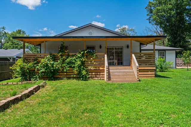 2324 E Huntington Street, Ozark, MO 65721