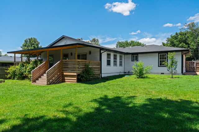 2324 E Huntington Street, Ozark, MO 65721