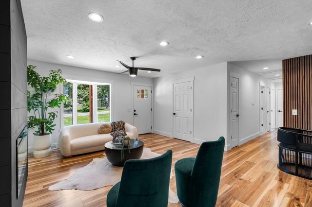 2324 E Huntington Street, Ozark, MO 65721
