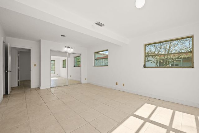 5205 NW 28th Avenue, Tamarac, FL 33309