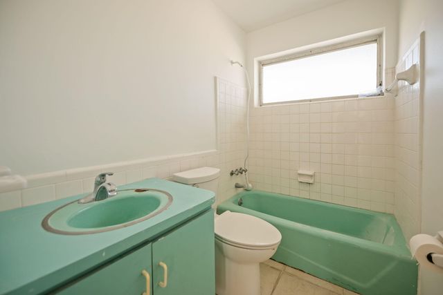 5205 NW 28th Avenue, Tamarac, FL 33309