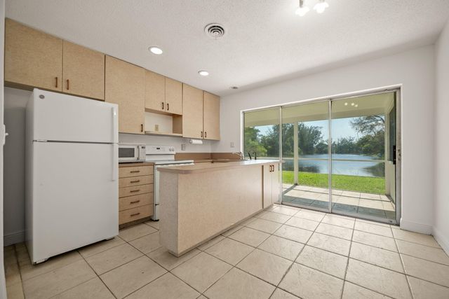 5205 NW 28th Avenue, Tamarac, FL 33309