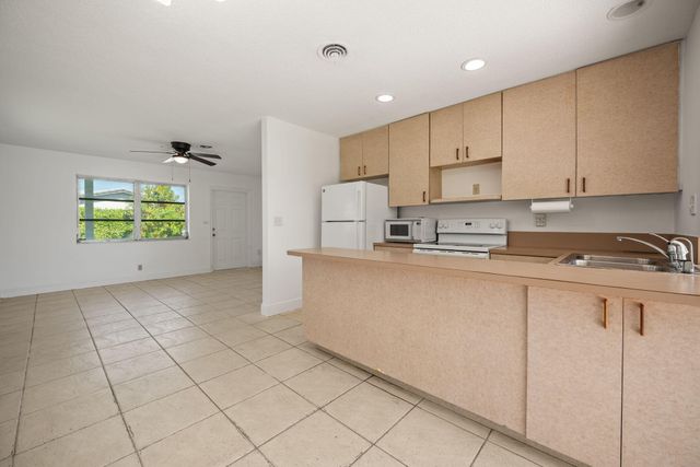 5205 NW 28th Avenue, Tamarac, FL 33309