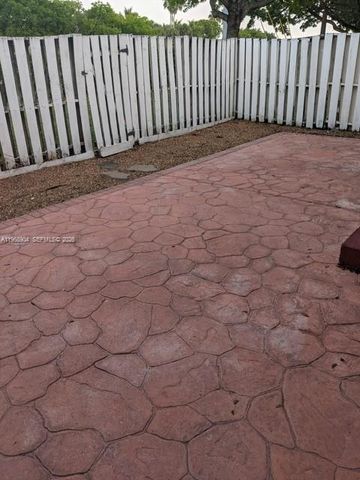 2285 NW 160th Ter 2285, Pembroke Pines, FL 33028