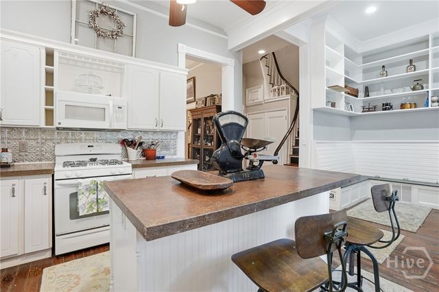 214 W Waldburg Street, Savannah, GA 31401