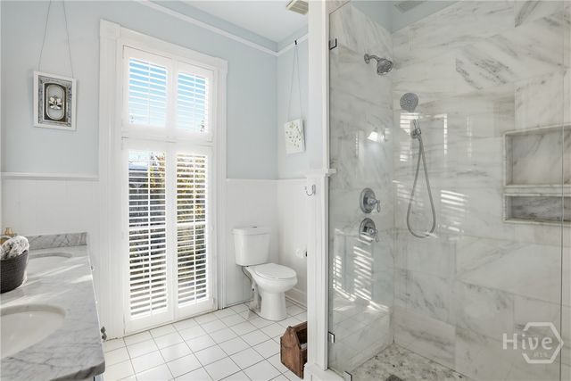 214 W Waldburg Street, Savannah, GA 31401