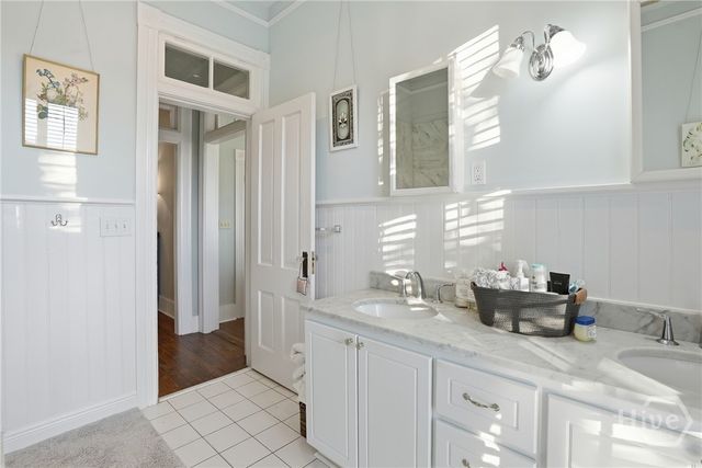 214 W Waldburg Street, Savannah, GA 31401