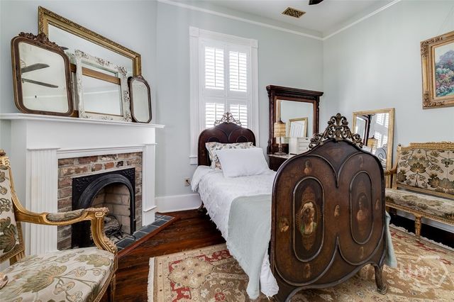 214 W Waldburg Street, Savannah, GA 31401