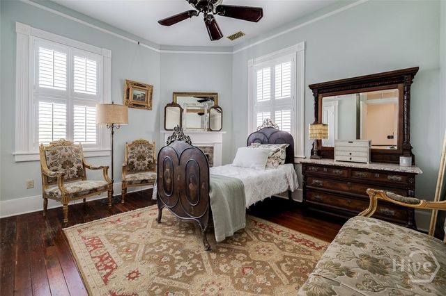 214 W Waldburg Street, Savannah, GA 31401