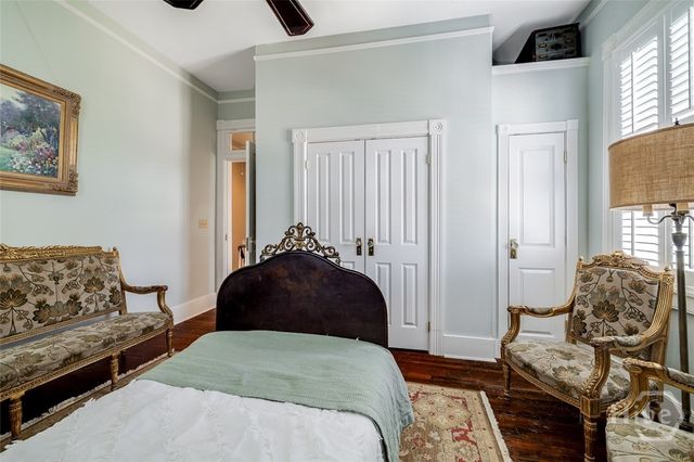 214 W Waldburg Street, Savannah, GA 31401