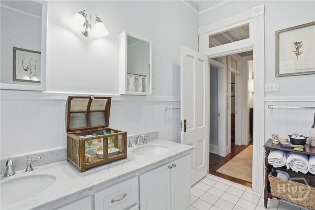 214 W Waldburg Street, Savannah, GA 31401