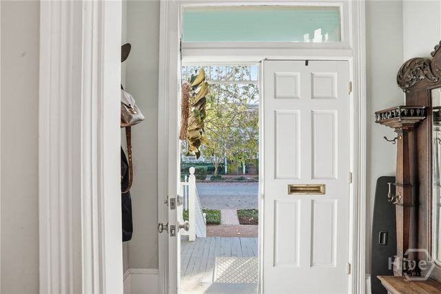 214 W Waldburg Street, Savannah, GA 31401