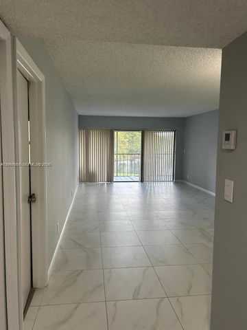 230 Lakeview Drive 209, Weston, FL 33326