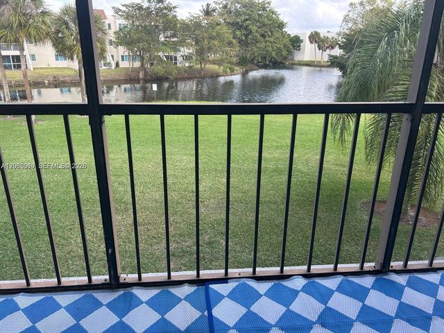 230 Lakeview Drive 209, Weston, FL 33326