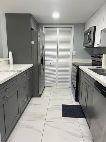230 Lakeview Drive 209, Weston, FL 33326