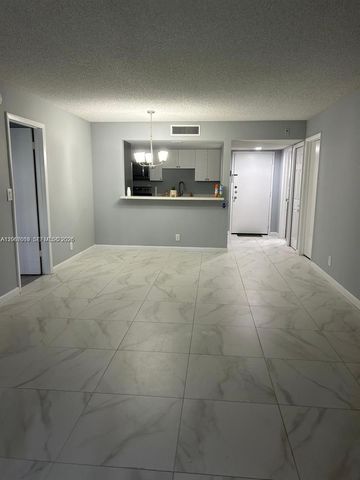 230 Lakeview Drive 209, Weston, FL 33326