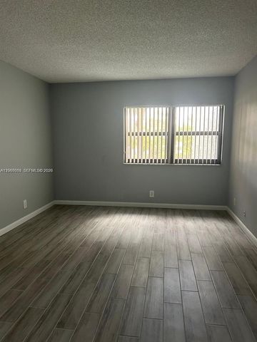 230 Lakeview Drive 209, Weston, FL 33326