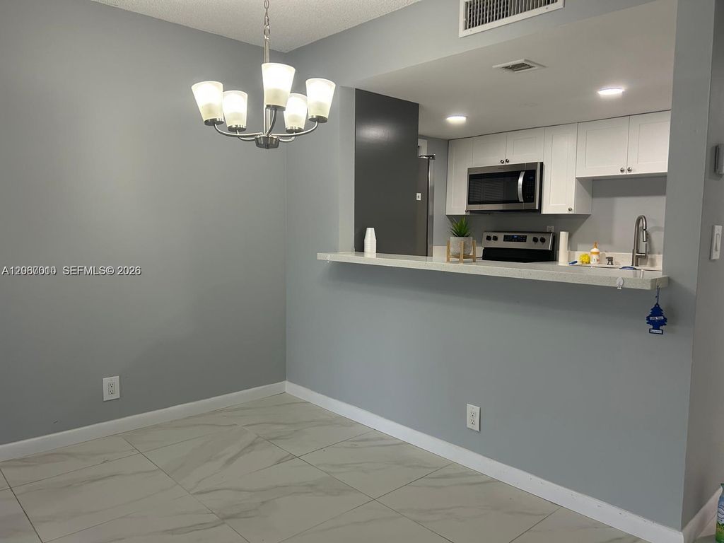230 Lakeview Drive 209, Weston, FL 33326