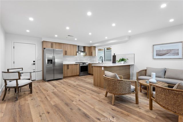 6719 Ben Ave, North Hollywood, CA 91606