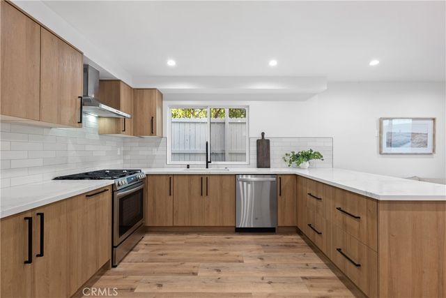 6719 Ben Ave, North Hollywood, CA 91606