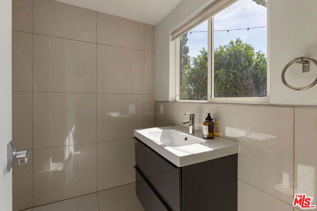 1512 N Boylston Street, Los Angeles, CA 90012