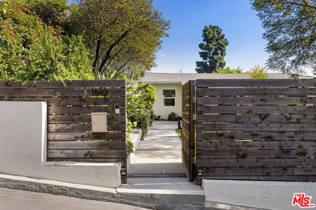 1512 N Boylston Street, Los Angeles, CA 90012