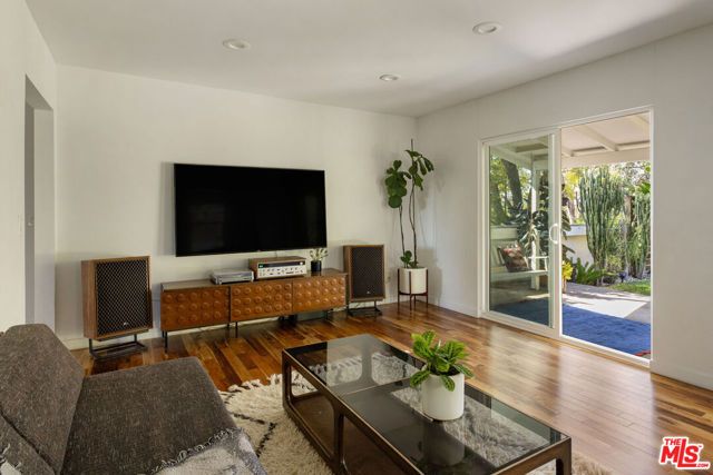 1512 N Boylston Street, Los Angeles, CA 90012