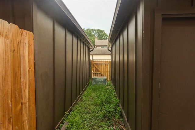 11654 S Kirkwood Road, Houston, TX 77477