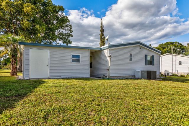 1050 GENEVA WAY, Grand Island, FL 32735