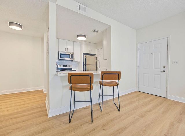 1075 Peachtree Walk NE A301, Atlanta, GA 30309