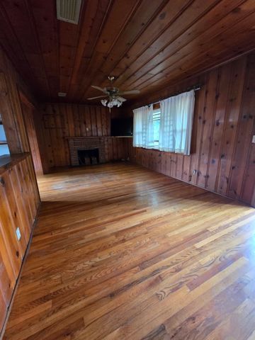 4611 Granada Boulevard, Tallahassee, FL 32305