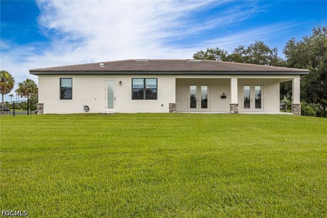 16630 Willow Point CT, Alva, FL 33920