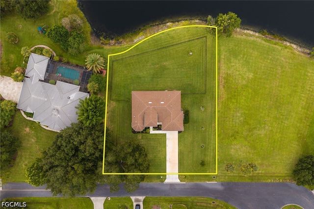 16630 Willow Point CT, Alva, FL 33920