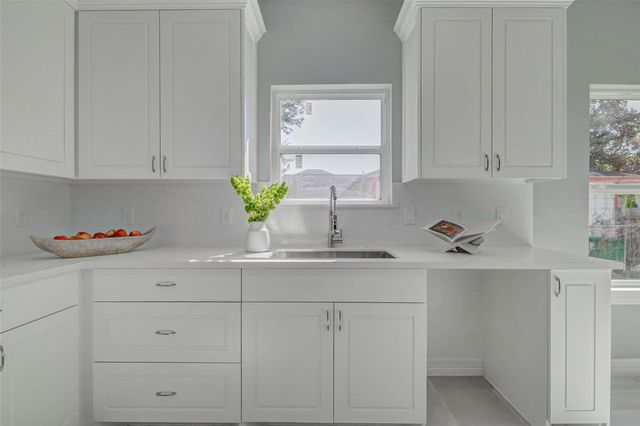 6705 Roanoke St, Houston, TX 77028