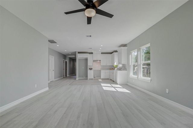 6705 Roanoke St, Houston, TX 77028