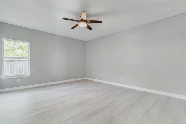 6705 Roanoke St, Houston, TX 77028